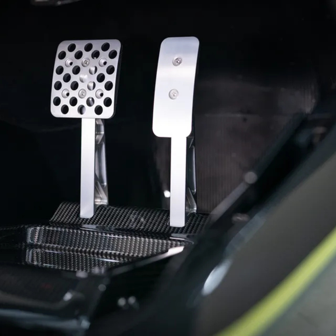 Aston Martin AMR-C01 Curv Racing Simulator