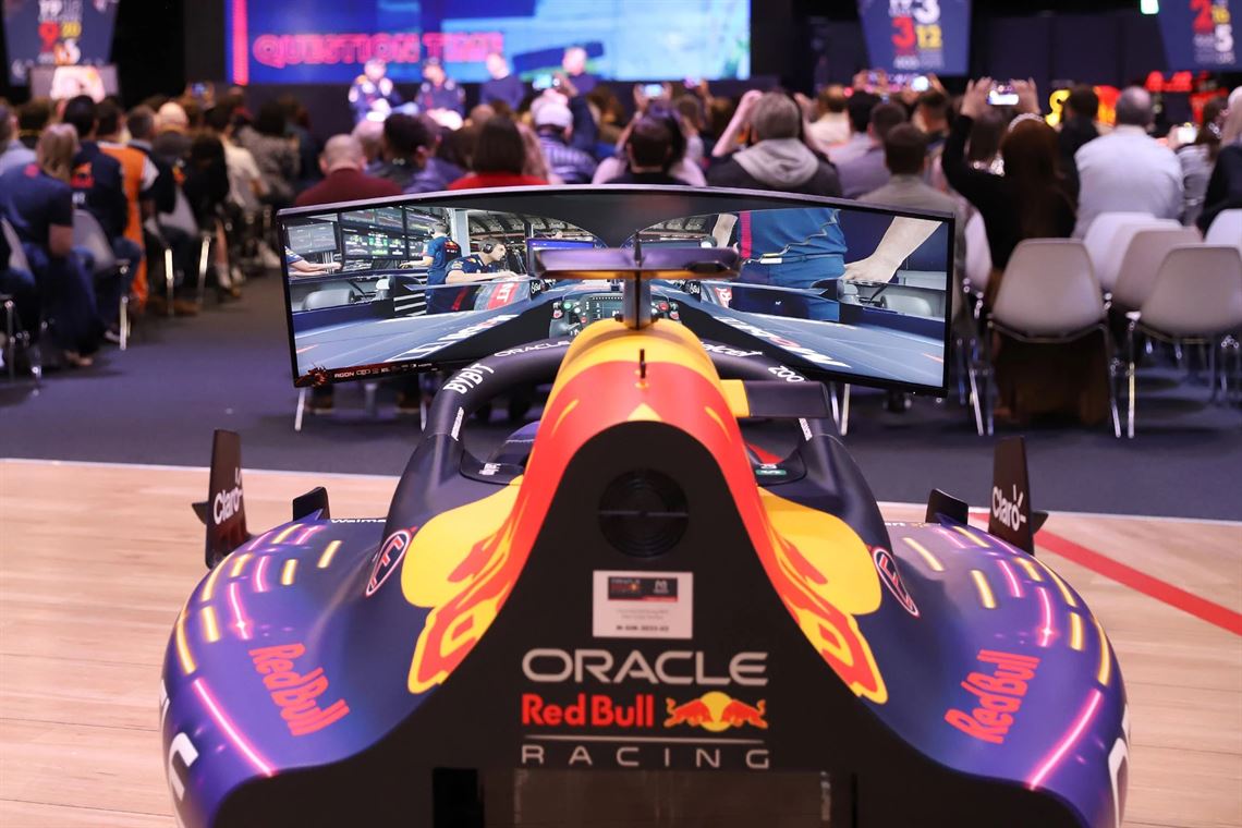 Las Vegas Edition Oracle Red Bull Racing RB19 F1 Simulator